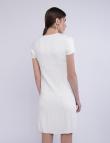 Короткое белое трикотажное платье от J&K