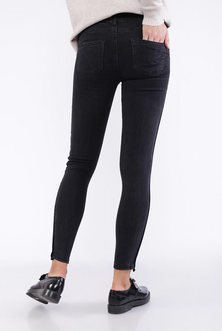 Обтягивающие джинсы Miss Bon Bon черного цвета