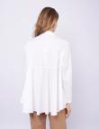 Широкая белая рубашка с волнистой спинкой от ZETA OTTO