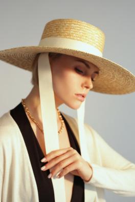 Шляпа ​Классическая шляпа из натуральной соломы с широкими полями от Saint MAEVE