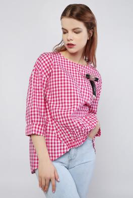 Блузка Блуза ONE LOVE с украшением в розовую клетку