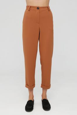 Брюки Классические брюки светло-коричневого цвета от GIU