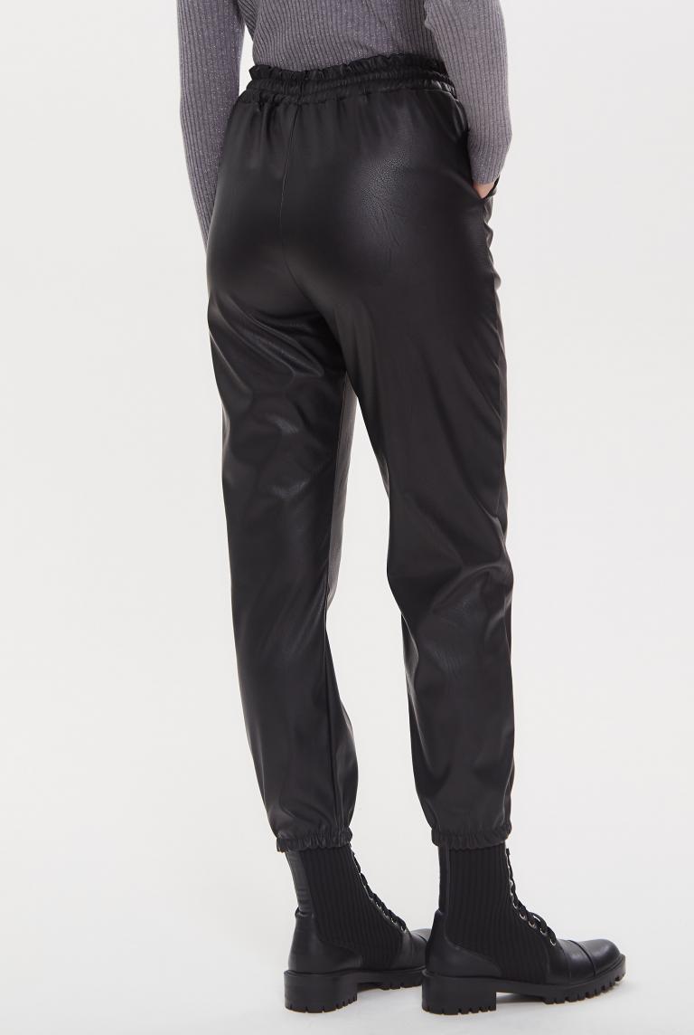 Черный брюки из искусственной кожи на резинке от Alit Moda