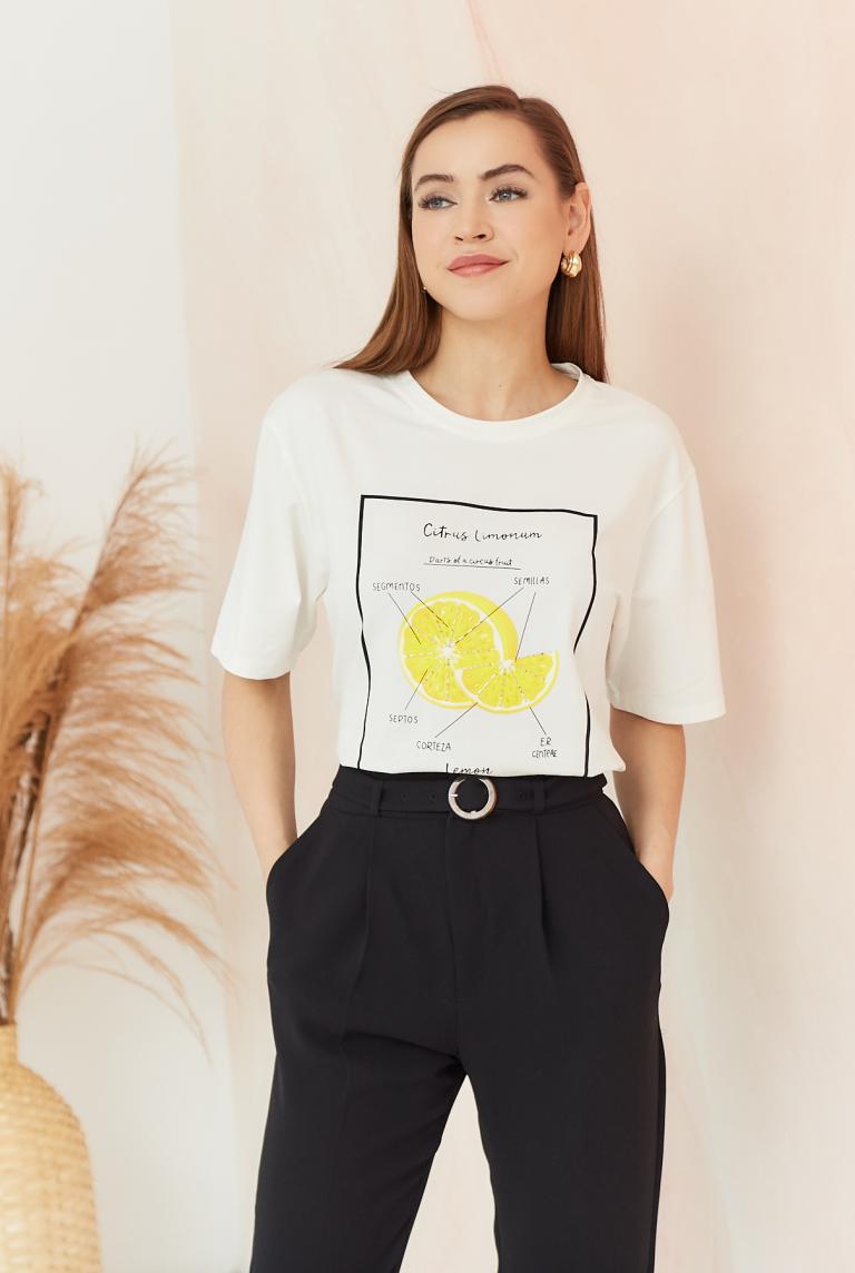 Белая футболка с желтым принтом от E-Woman