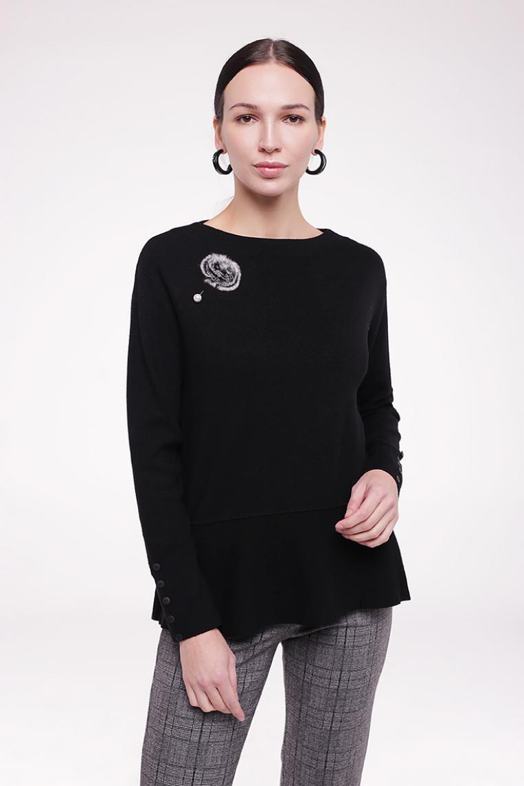 Трикотажный джемпер с брошью черного цвета от E-Woman