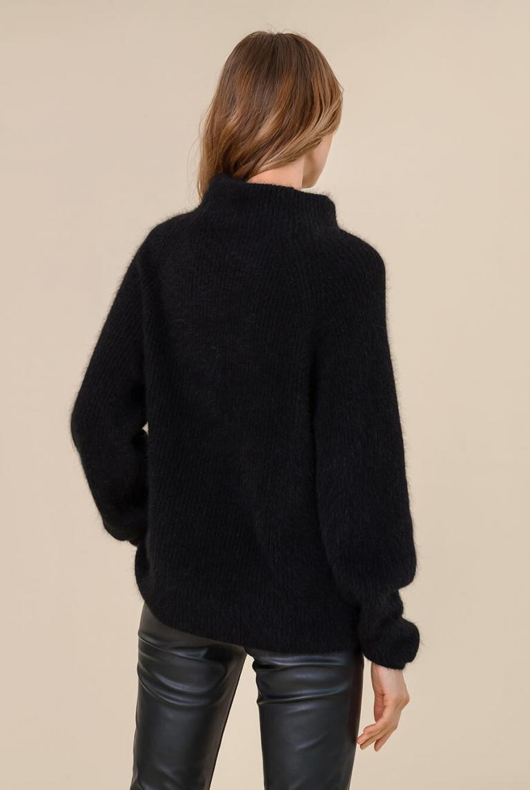 Мягкий черный свитер из ангоры от ZATTANI