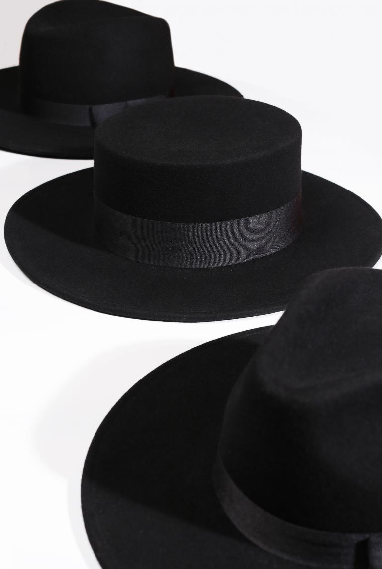 Черная шляпа из фетра от Saint MAEVE