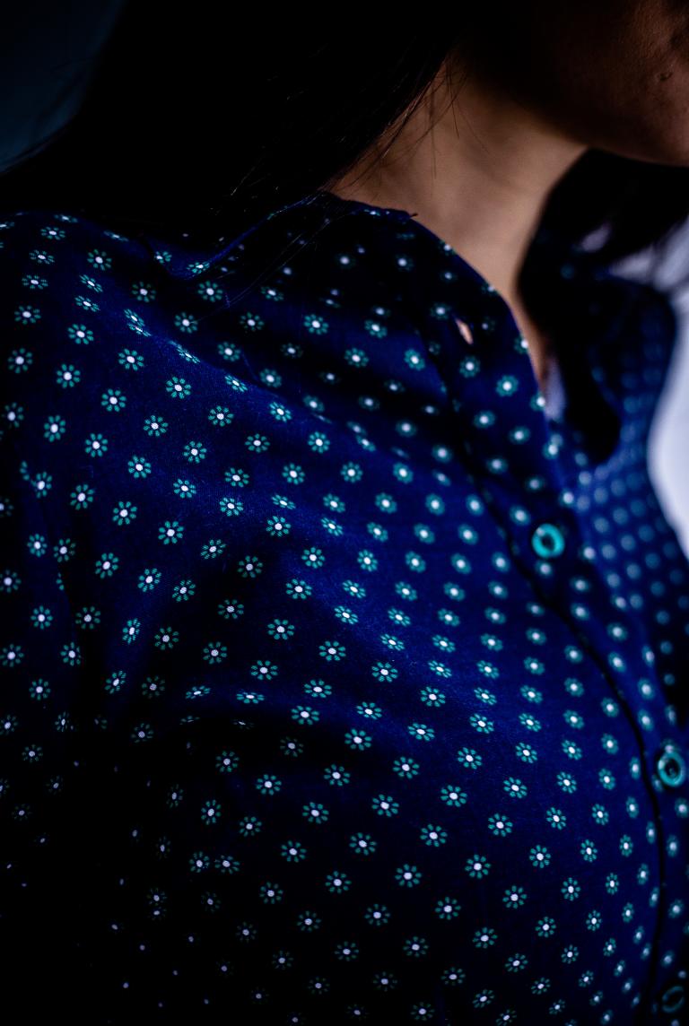 Синее платье-рубашка с карманами от Dandara