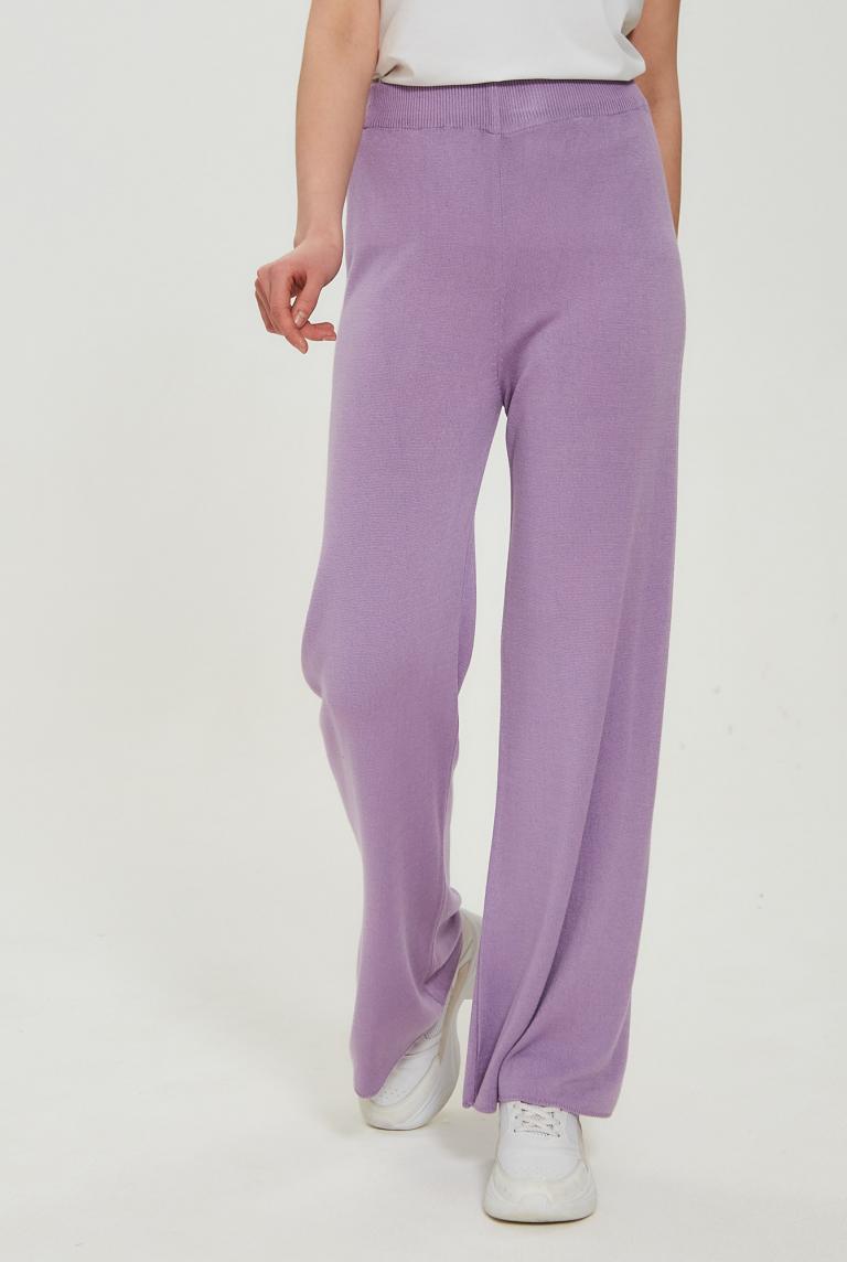 Трикотажные широкие брюки клеш сиреневого цвета от Made in Italy