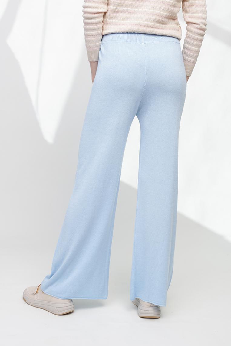 Трикотажные широкие брюки клеш голубого цвета от Made in Italy