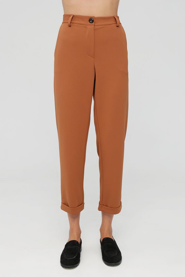 Классические брюки светло-коричневого цвета от GIU