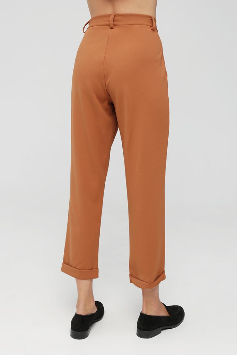 Классические брюки светло-коричневого цвета от GIU