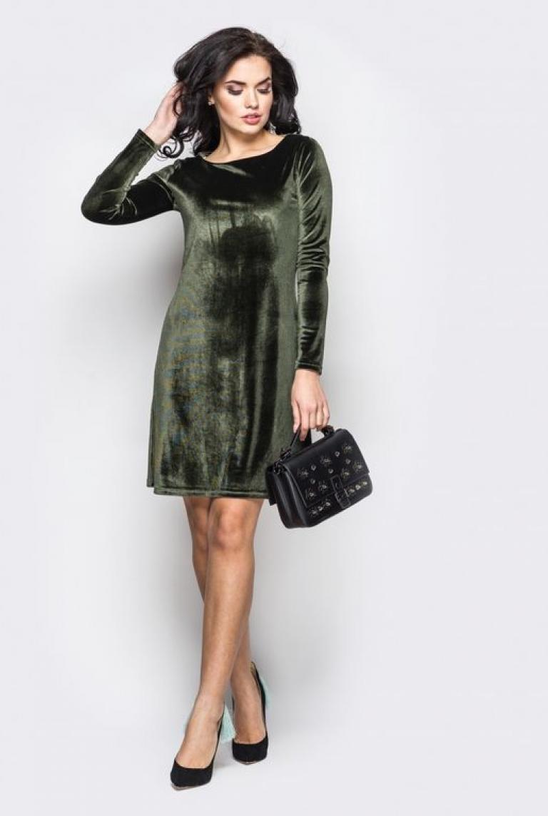 Трендовое зеленое платье из велюра без застежек