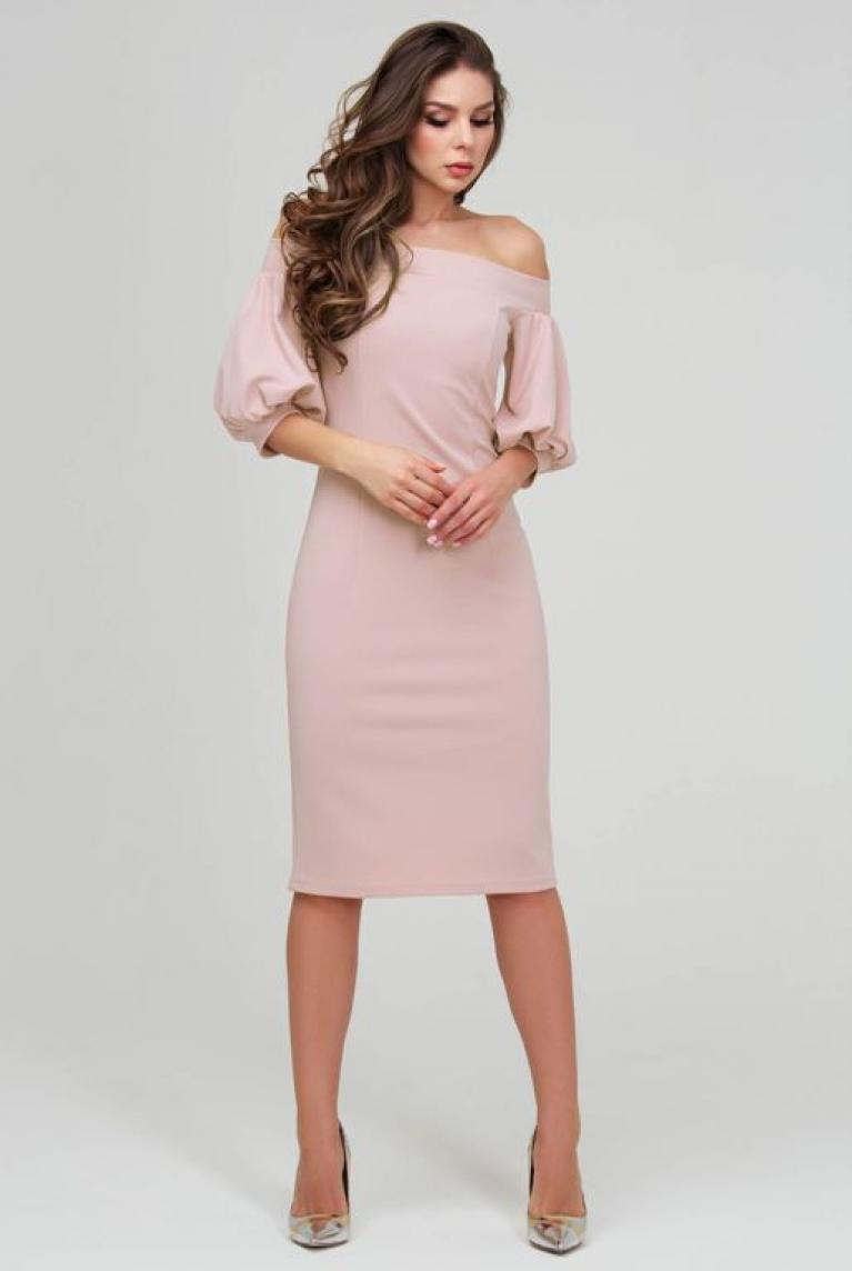 Розовое платье-футляр